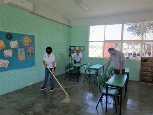 Encabeza Cultura Coahuila jornada de limpieza en la Escuela â€œUrbano  Floresâ€ , en Saltillo