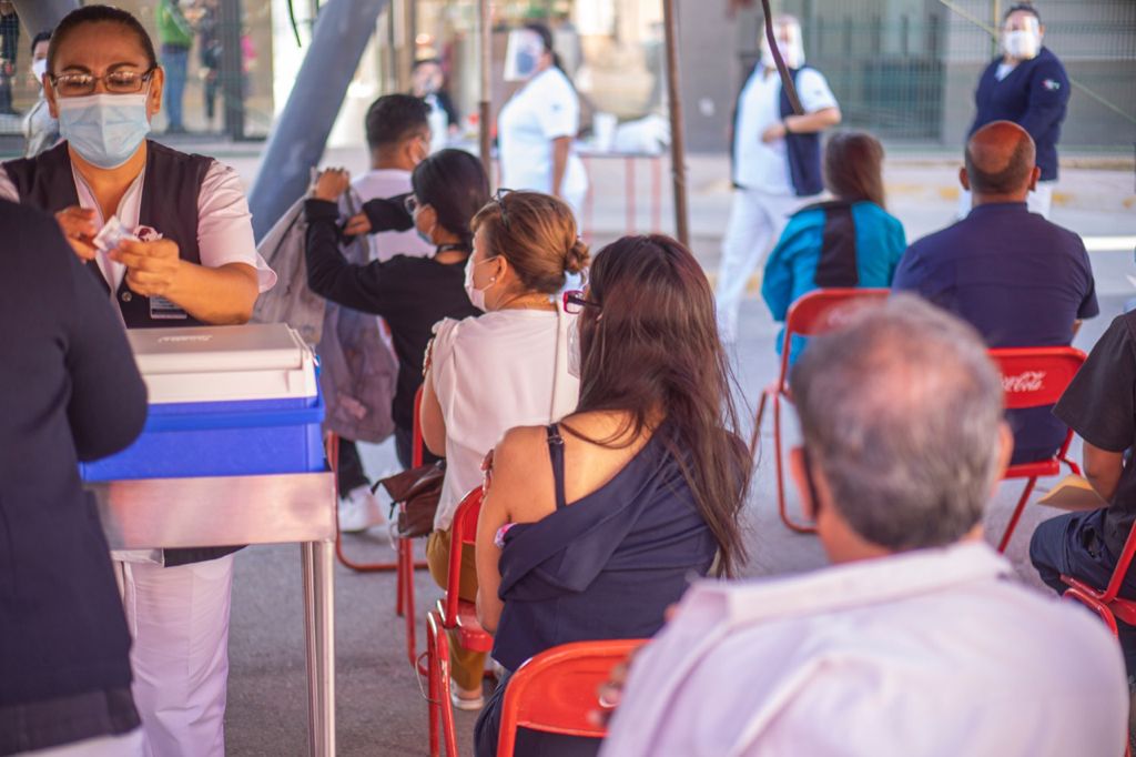 Salud Coahuila arranca en TorreÃ³n segundas dosis de vacunaciÃ³n para  personas de 50 a 59 aÃ±os